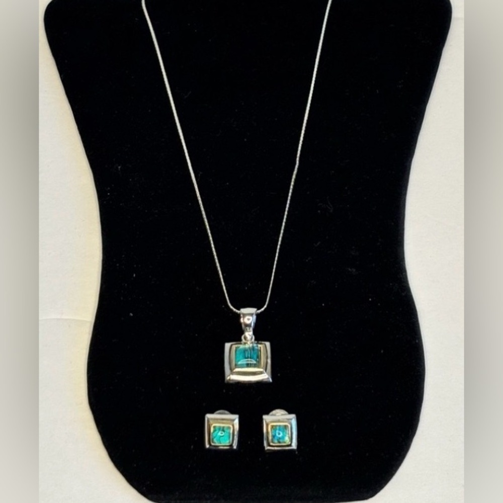 NECKLACE/EARRINGS MATCHING SET
